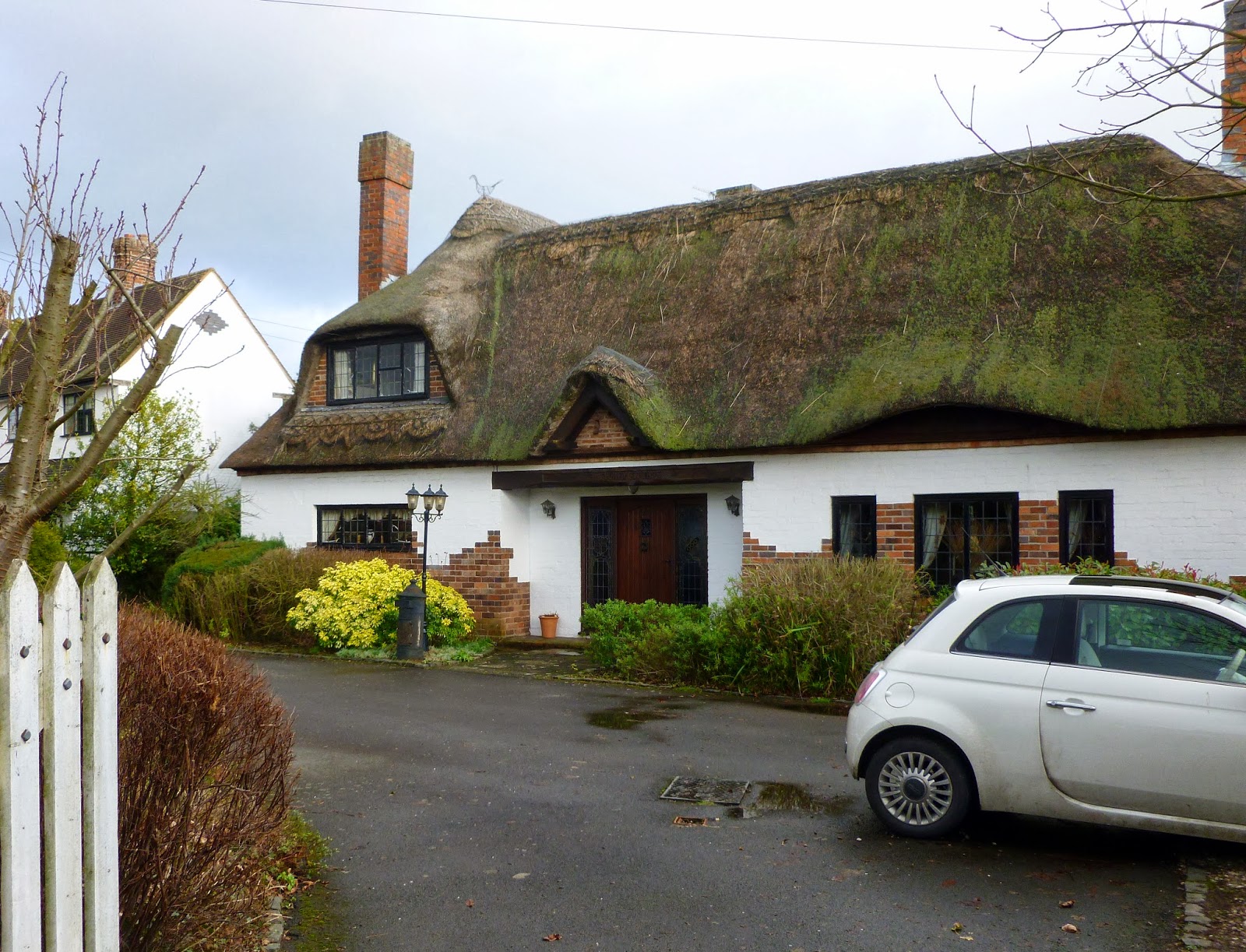 Today Around Coventry Thatched Roof Thursday 55 Whitestone, Nuneaton