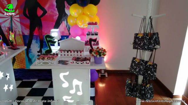 Discoteca - Decoração provençal simples para meninas Tema Discoteca para festa de meninas - decoração - aniversário