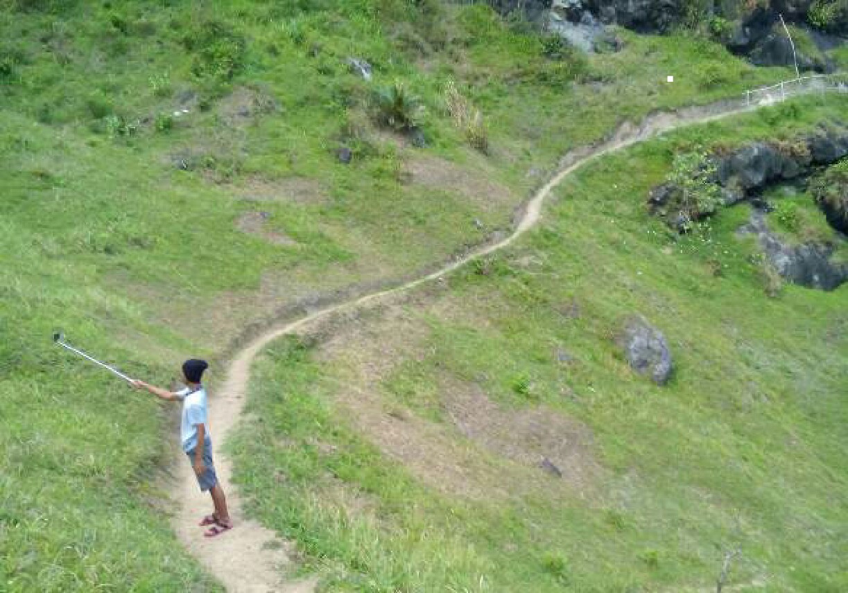 Pesona Pantai Bukit Pengilon di Balong, Gunungkidul Pesona Pantai Bukit Pengilon di Balong, Gunungkidul