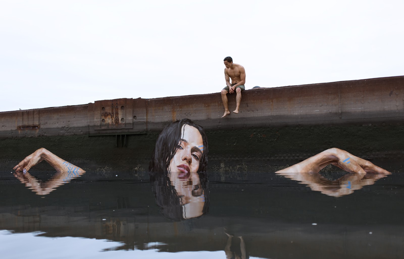 Artist Paints Murals of Women While Floating on a Surfboard Artist Paints Murals of Women While Floating on a Surfboard