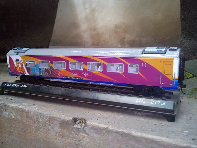 Kereta Api Indonesia Membuat Gerbong Kereta Api Miniatur Dari Kertas