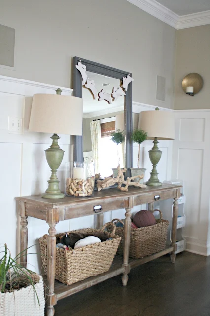 foyer table with mirror and lamps