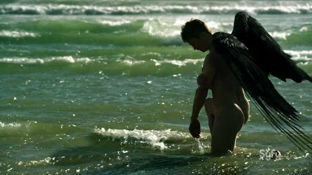 Tom Wisdom naked bum in Dominion S02E01! 