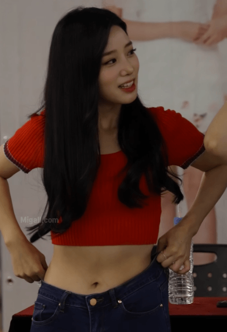 숨길 수 없는 빨간 조현 몸매