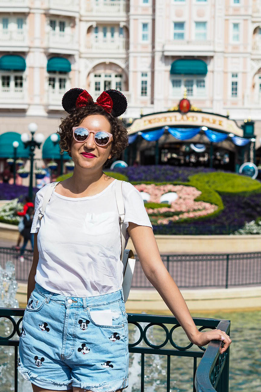 Fashion blogger at Disneyland Paris