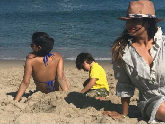 shahrukh khan daughter suhana khan beach photos shahrukh khan daughter suhana khan beach photos