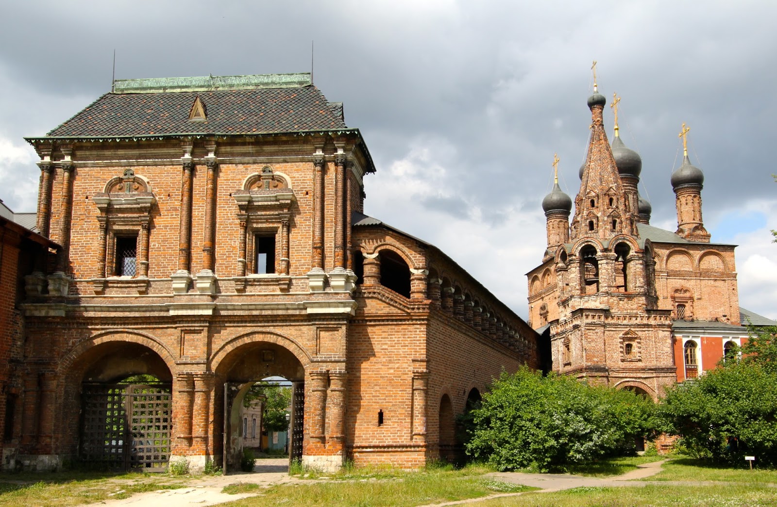 Крутицкий монастырь в москве. Крутицкий монастырь в москве. Резиденция крутицких митрополитов в москве. Брат 2 крутицкое подворье. Крутицкое подворье в москве.