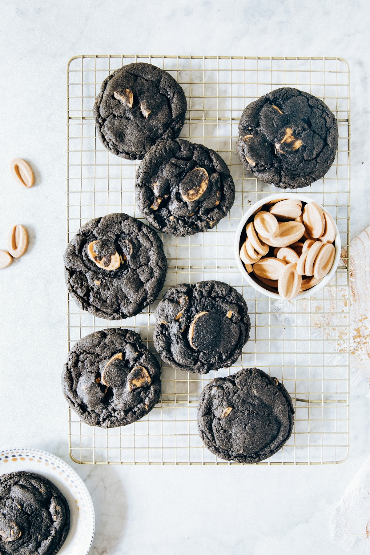 black tahini and dulcey chocolate chip cookies