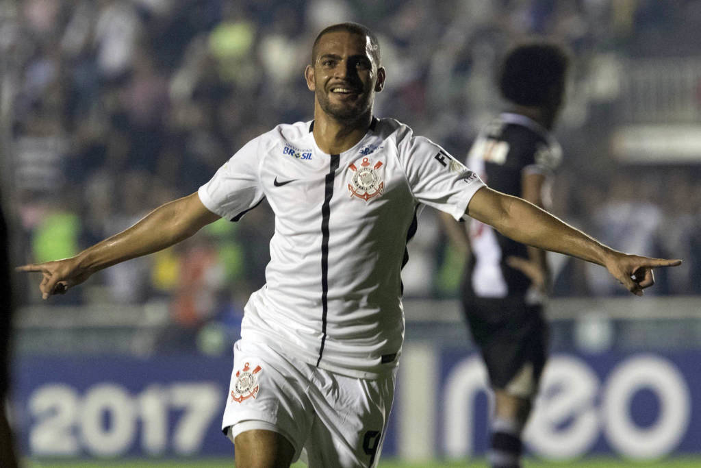 Corinthians vacila, mas mostra força e goleia o Vasco em São Januário Corinthians vacila, mas mostra força e goleia o Vasco em São Januário