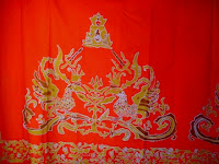 Motif Klasik Manuk Julang Padjadjaran konon digunakan oleh Prabu Siliwangi pada saat acara pernikahaanya dengan Nyi Subang Larang