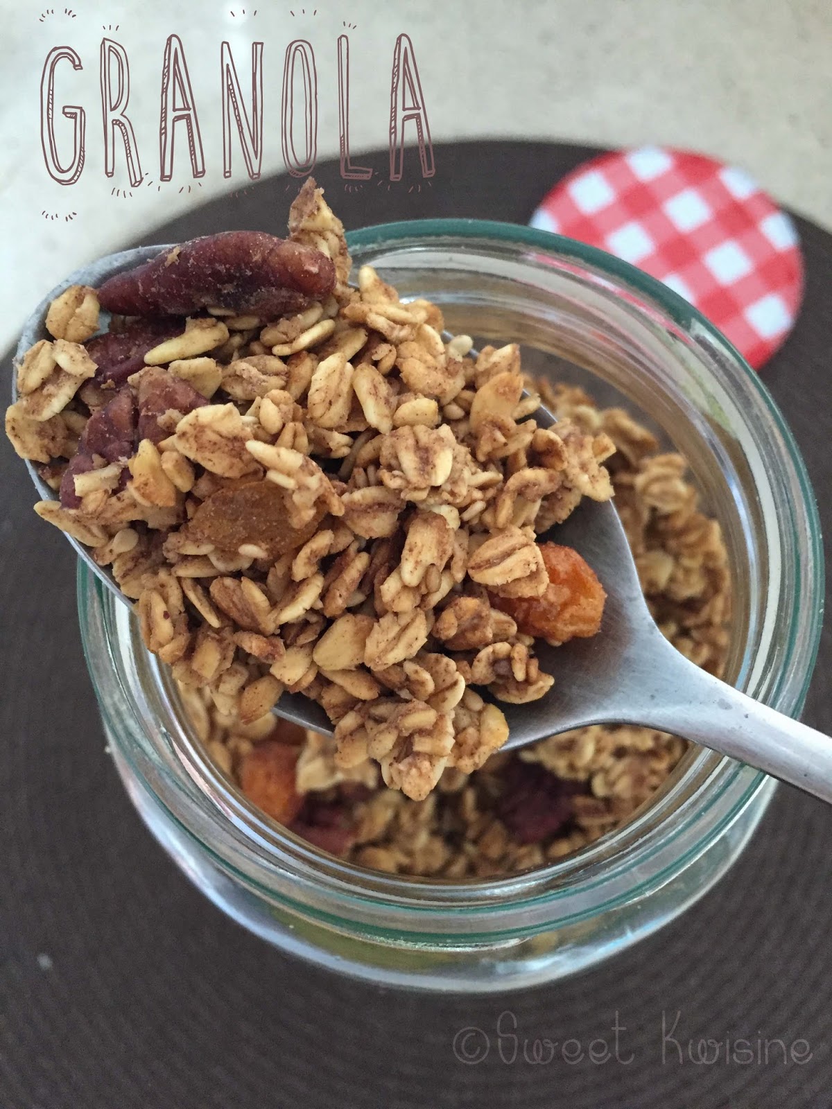 Le granola aux noix de pécan et sirop d'érable