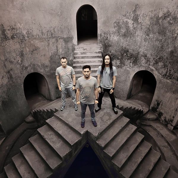 Andra And The Backbone - Deja Vu