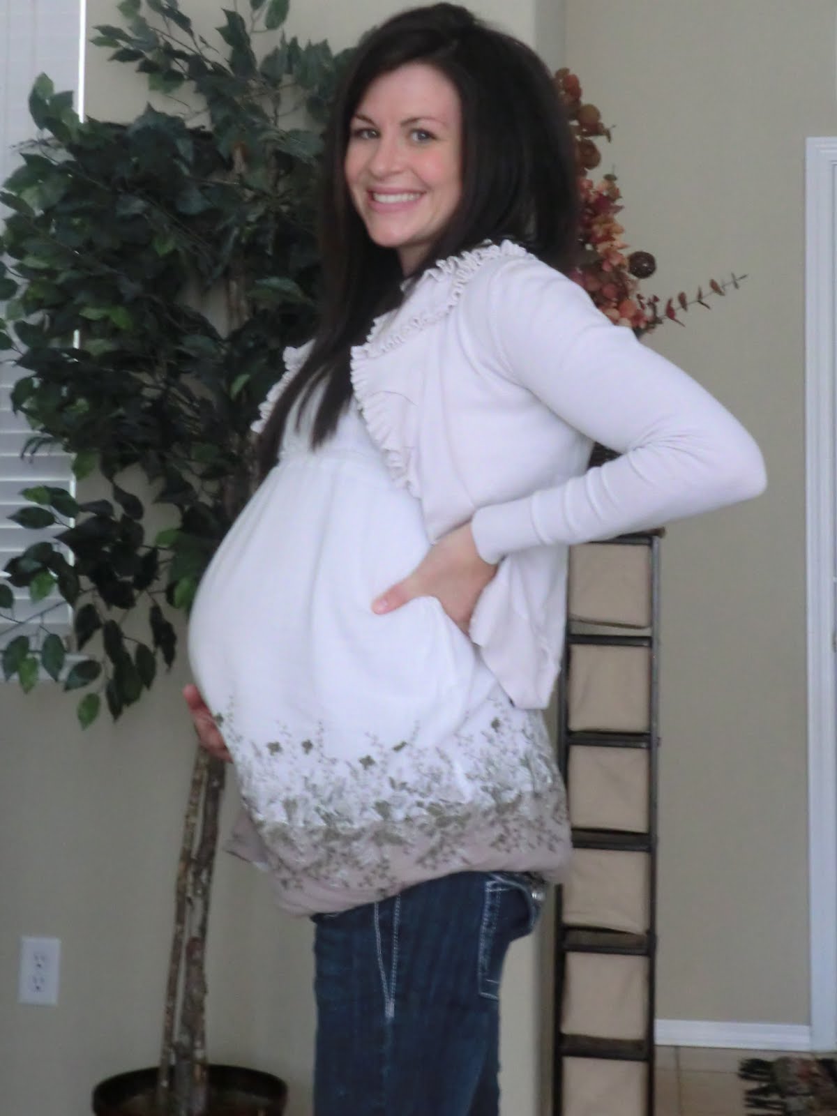The Buckleys: Baby bump 33 weeks.......