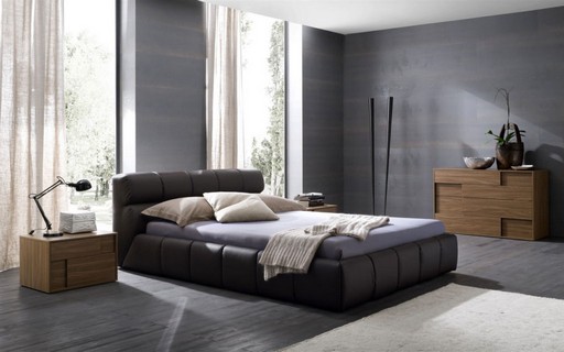 Maskuline-schlafzimmer-grau-moderne-Design-mit-Futonbett-inklusive-holz-Kommode-auf-dem-laminatboden-Ideen-1024x639