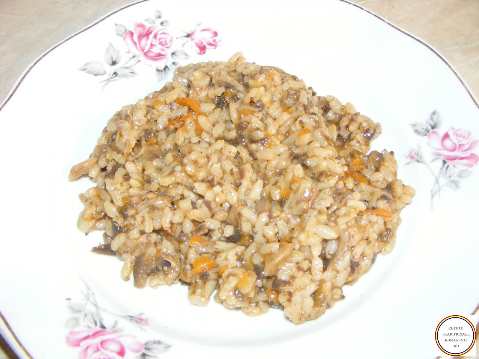 Pilaf de orez cu ciuperci reteta Retetetraditionaleromanesti.ro