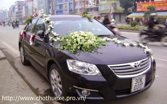 Cho thuê xe cưới giá rẻ Toyota Altis ở Hà Nội