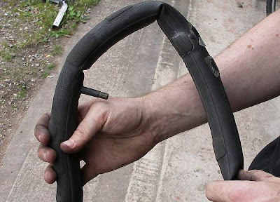 Reparar un pinchazo en la rueda de la bicicleta