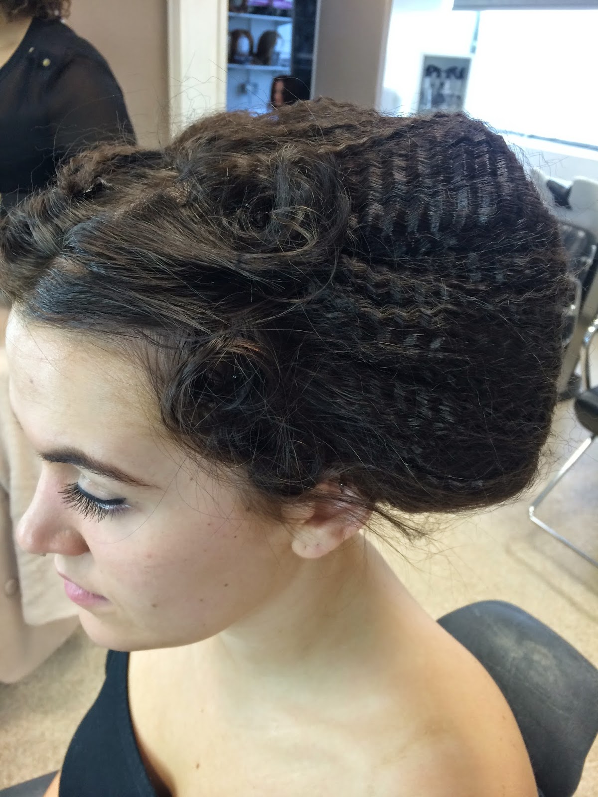Wandless Hair Wonders: Practising Elizabethan hairstyles - Heartshaped