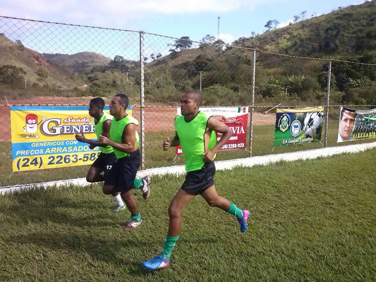 PARAÍBA DO SUL FUTEBOL CLUBE TREINAMENTO COM TREINADOR BUG DO TIME PROFISSIONAL DO PARAÍBA DO SUL FUTEBOL CLUBE TREINAMENTO COM TREINADOR BUG DO TIME PROFISSIONAL DO
