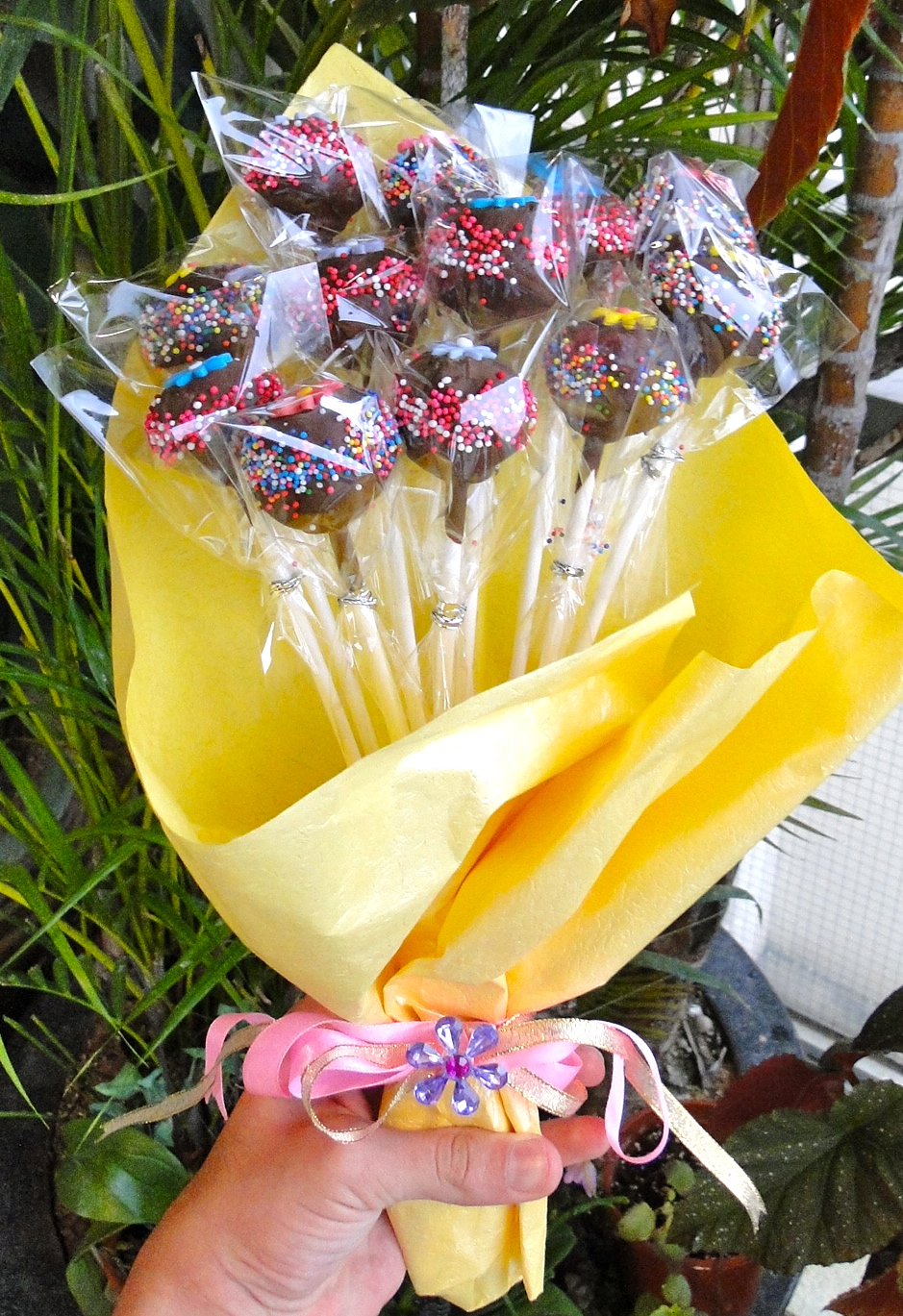 Baking Maniac And another Cake Pop Bouquet!