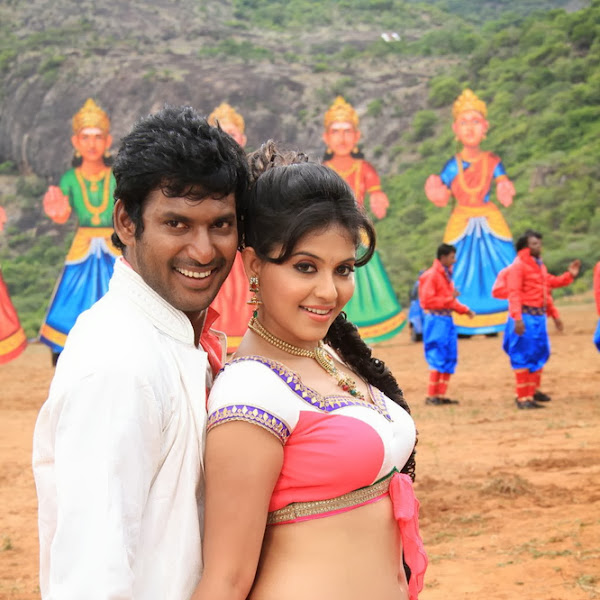 Anjali hot navel show in saree from Madha Gaja Raja Tamil movie