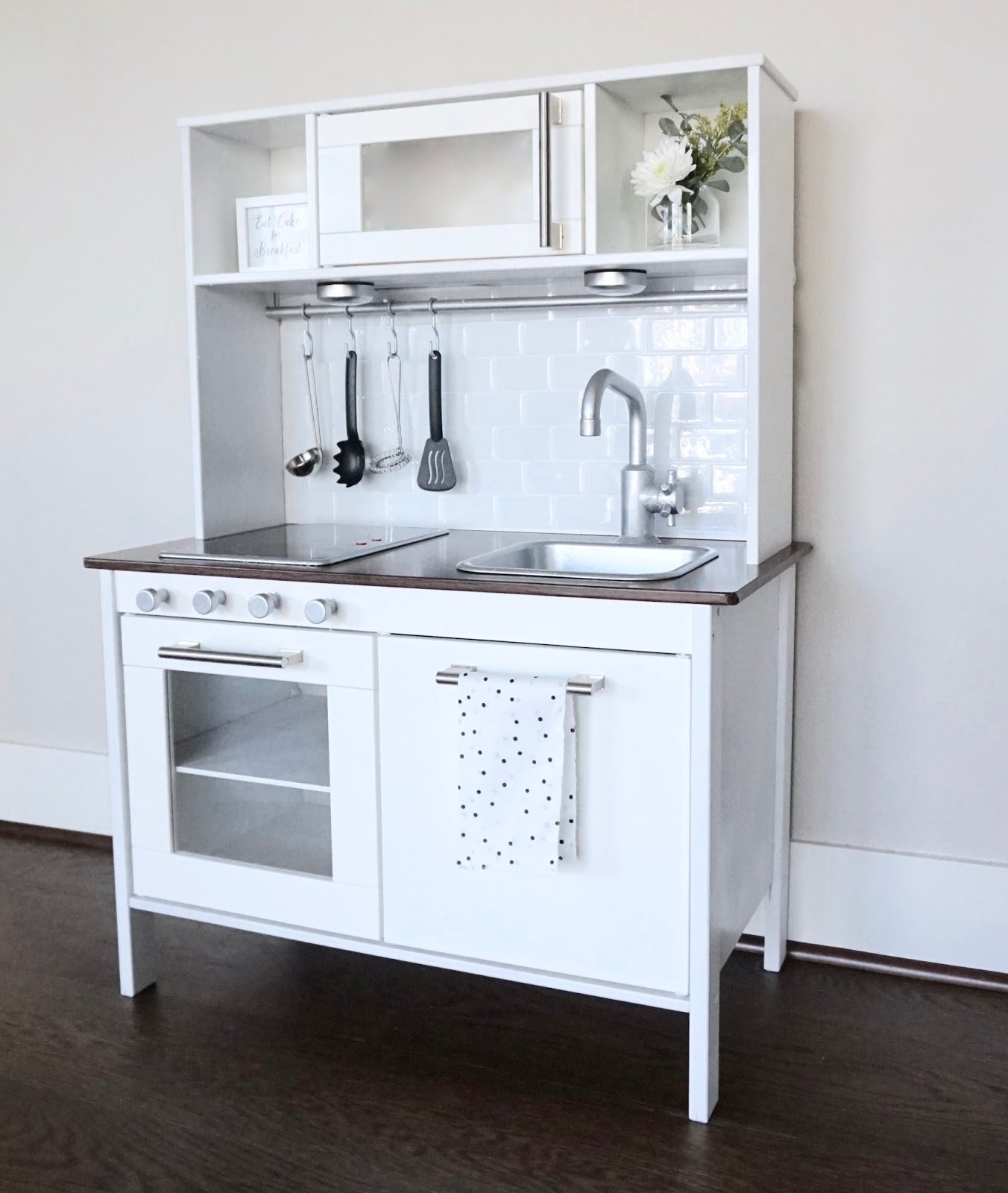 MAMA Jots Ikea Hack White & Modern Play Kitchen