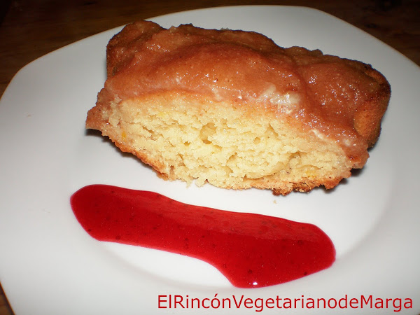 Bizcocho de yogurt con cremita de pera