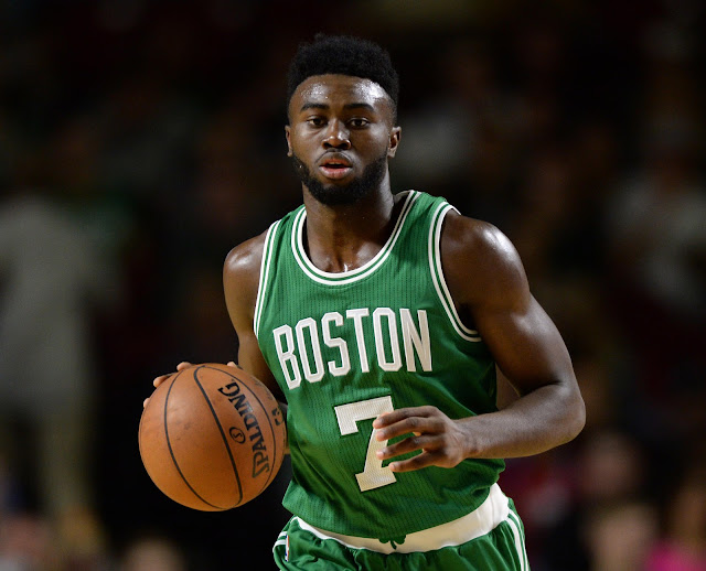 Jaylen Brown Mungkin Mengalami Ligamen Tegang Di Sekitar MCL Jaylen Brown Mungkin Mengalami Ligamen Tegang Di Sekitar MCL