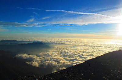 View Sunrise dari Puncak Mahameru