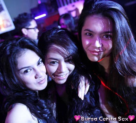 Bursa Cerita Sex: Triple Virgin Bursa Cerita Sex: Triple Virgin