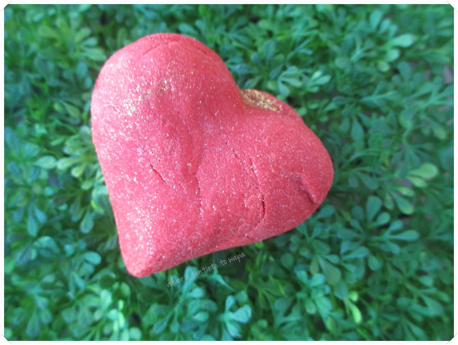 LOTS OF LOVE de LUSH - Burbuja de Baño Heart Throb