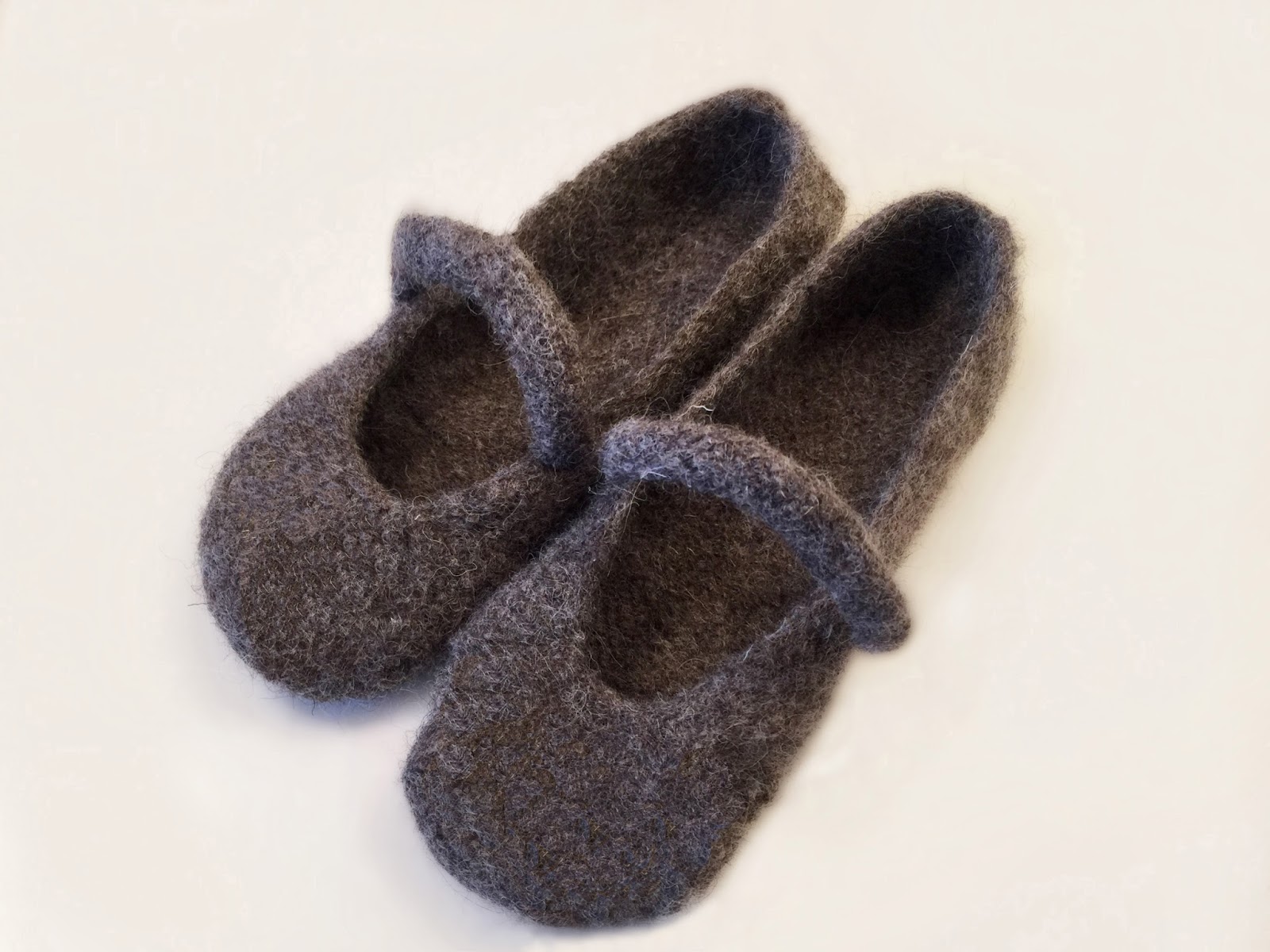 MARY JANE SLIPPERS - iKNITS