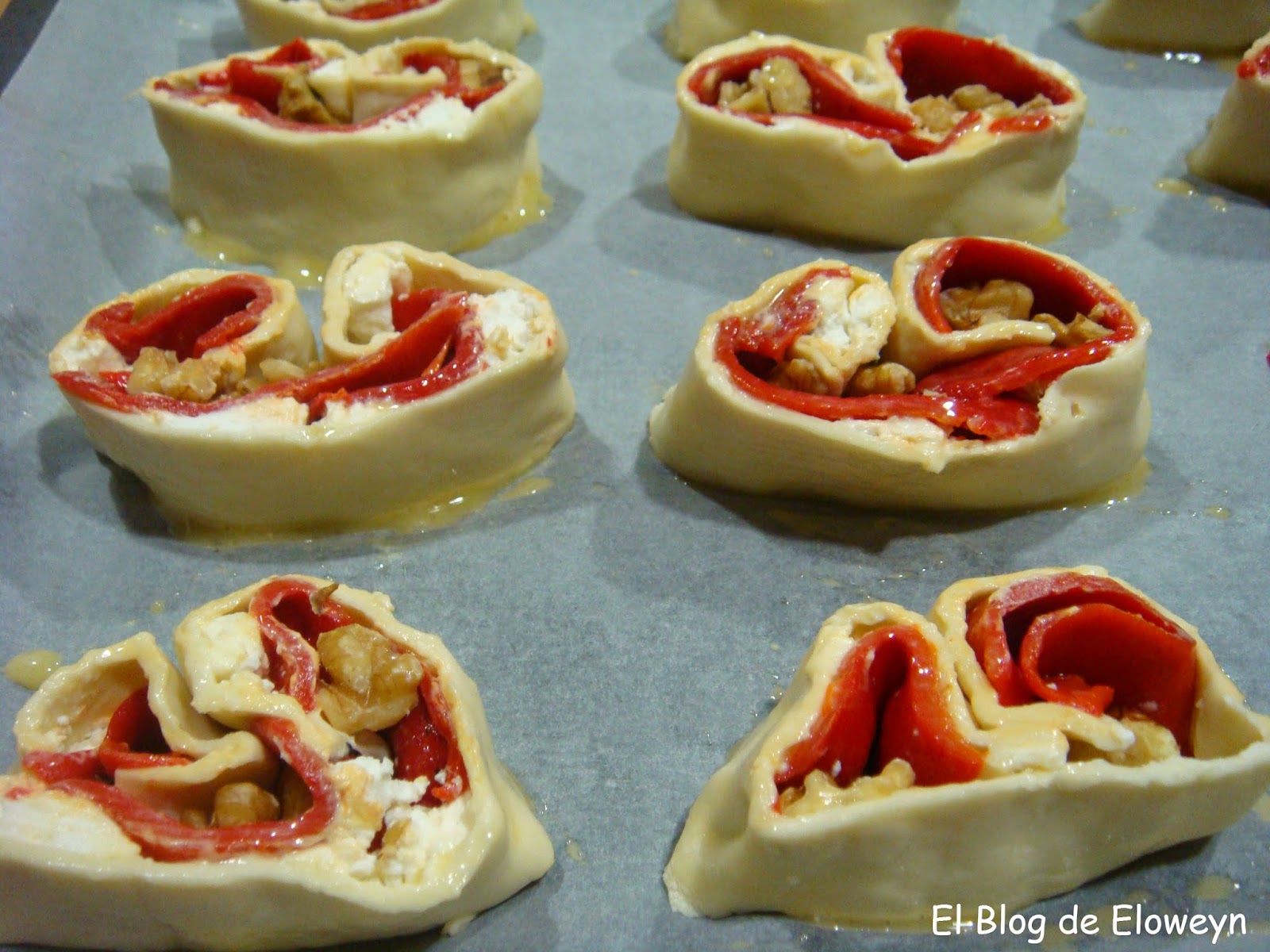 Palmeritas de pimientos del piquillo, queso de cabra y nueces | El Blog