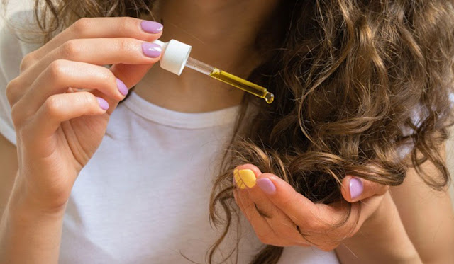إليكي فوائد الزيوت العطرية على الشعر الخشن. The-benefits-of-essential-oils-on-coarse-hair.