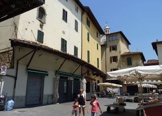 Pistoia, Piazza della Sala. Pistoia, Piazza della Sala.