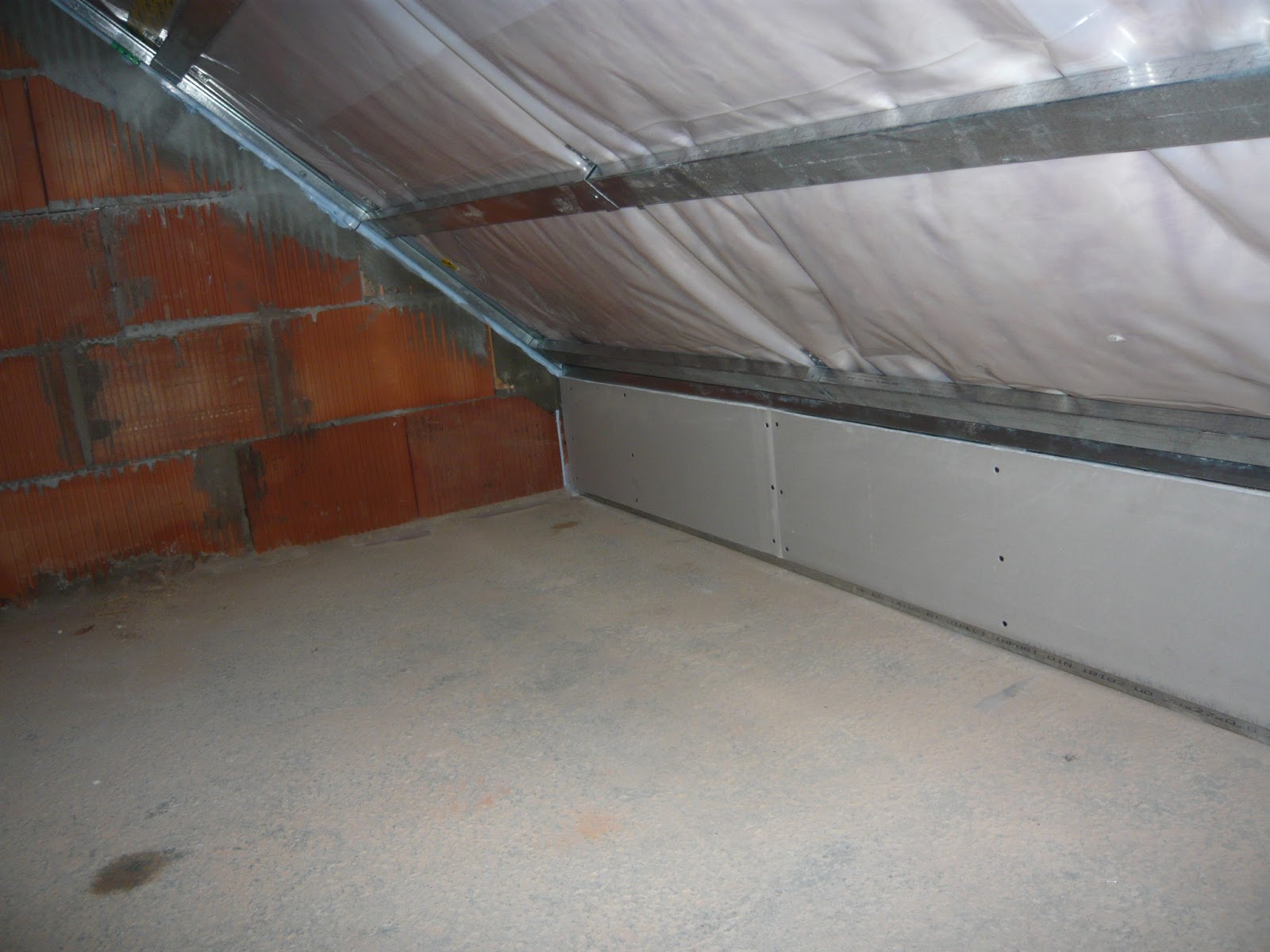 Vertikalwohnung: Fenster, Tür und Trockenbau
