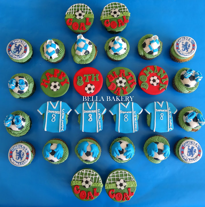 -: SOCCER THEME CUPCAKES