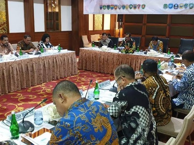 Zeth Sahuburua dan Para Pemegam Saham Gelar RUPS-LB PT. Bank Maluku-Malut Zeth Sahuburua dan Para Pemegam Saham Gelar RUPS-LB PT. Bank Maluku-Malut