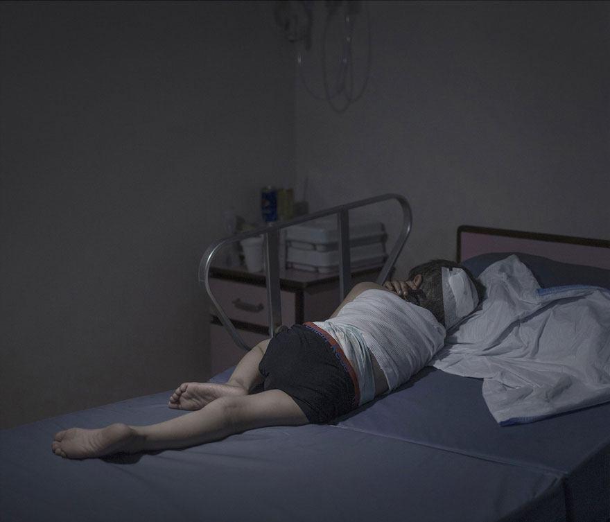 Photographer Reveals The Heartbreaking Places Syrian Refugee Children Sleep - Moyad, 5 years old, Amman
