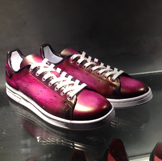 Stan Smith, patine burgundy dégradée par paulus bolten paulus bolten, patine paulus,patine bolten, patina artist paulus bolten, patine souliers, patine sneakers