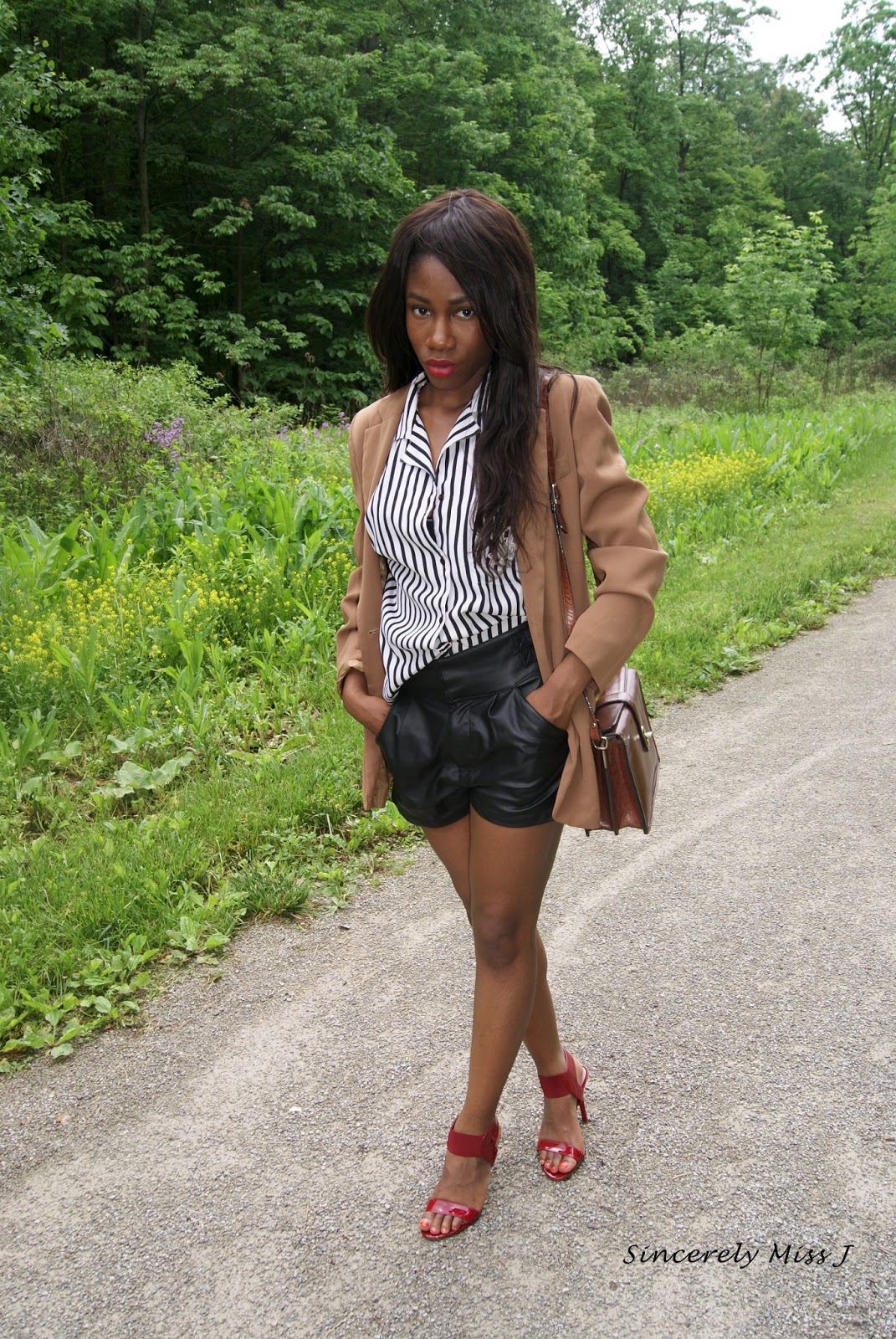 Outfit Information: Blazer, Shirt, bag: thrifted, shorts: Urban Planet, Shoes: Guess  warehouse sale