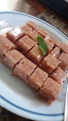 "Nem chua" Bouchées de porc au jambon à la vietnamienne; à servir en apéritif,ou à mettre en sandwich.