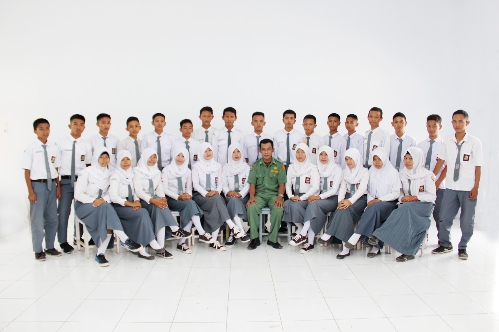 Ilustrasi Mengatasi Masalah Akibat Keberagaman Di Lingkungan