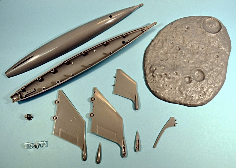 1/350th Scale Plastic Model Kit 9410 Chrome Plated Pegasus Luna Rocketship 