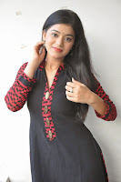 Yamini Bhaskar Glamours Photos TollywoodBlog.com