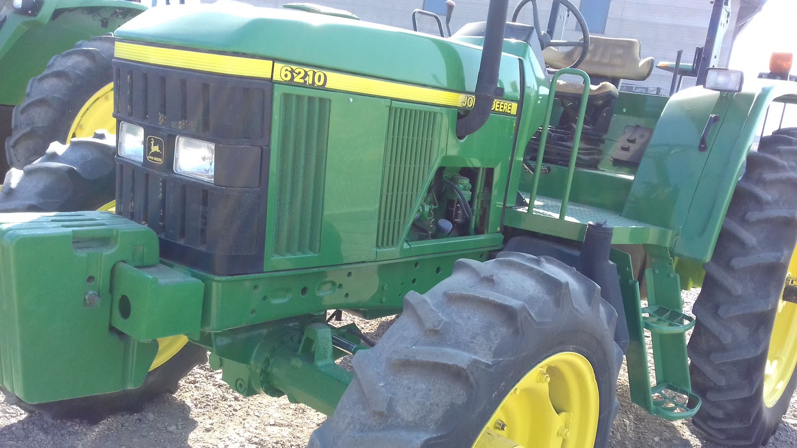 MAQUINARIA AGRICOLA INDUSTRIAL Tractor John Deere 6210 90hp 1999