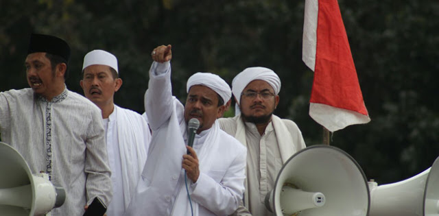 Habib Rizieq Sudah Siapkan Kado Lebaran Buat Jokowi Habib Rizieq Sudah Siapkan Kado Lebaran Buat Jokowi