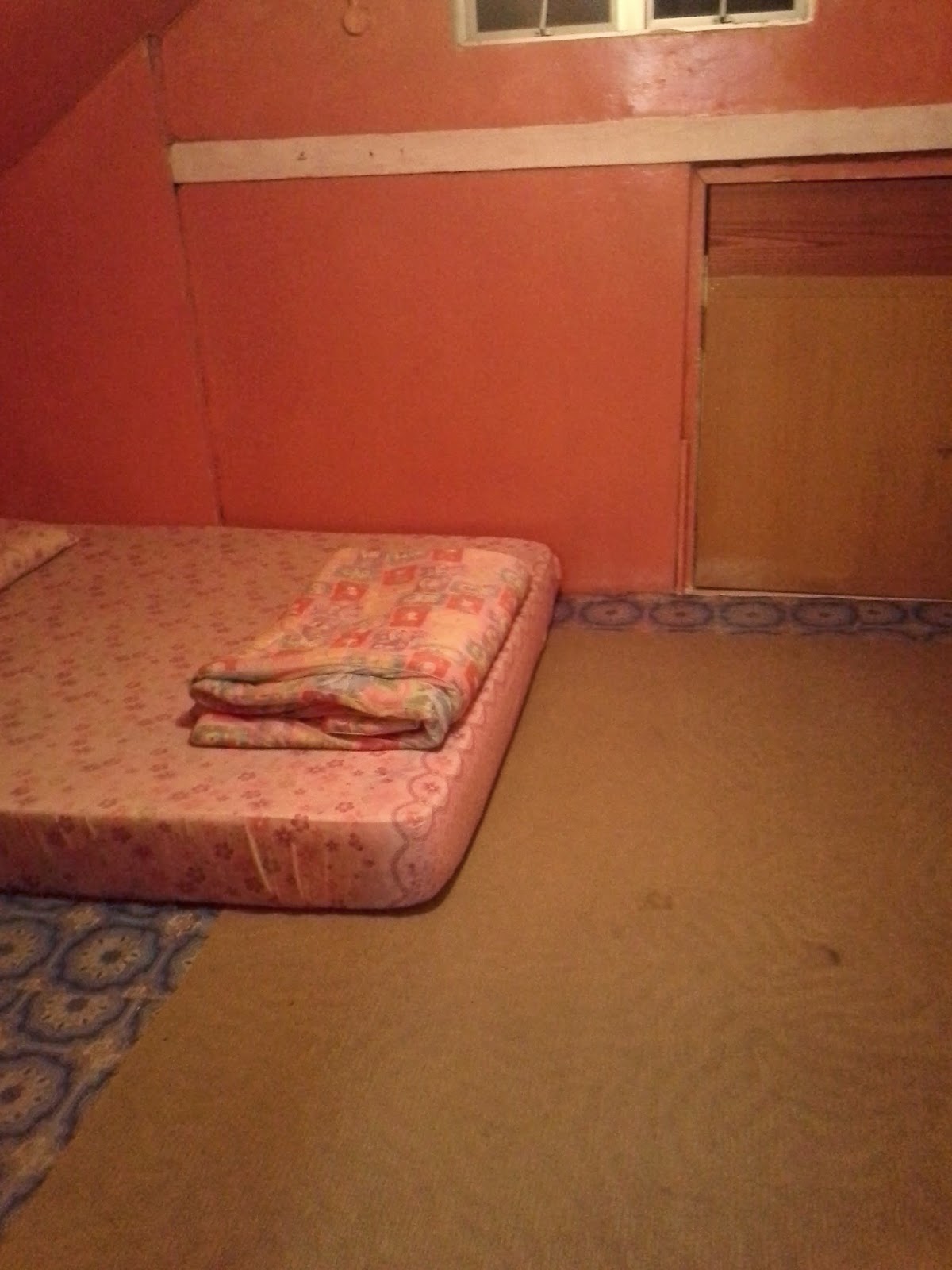 The Sheril Villa Bilik Tidur Air Bilik 4 Hanya Disediakan Tilam Dan Berlantaikan Getah Buruk Carpet