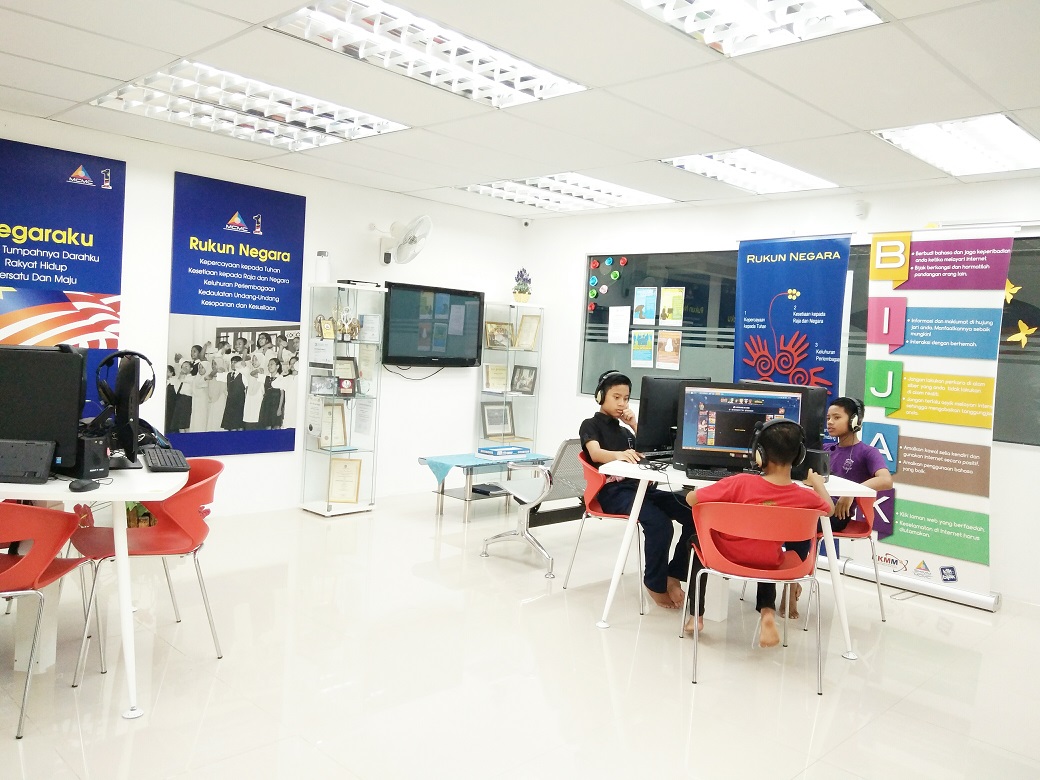 Pusat Internet Satu Malaysia Di Felda Layang-Layang Pusat Internet Satu Malaysia Di Felda Layang-Layang