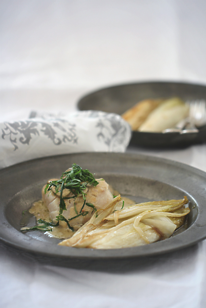 Don't call me Skrei. I'm just a Winterkabeljau mit Wacholder-Gin-Kapern-Estragon-Senf-Sauce und karamellisiertem Chicorée | Arthurs Tochter kocht. von Astrid Paul Don't call me Skrei. I'm just a Winterkabeljau mit Wacholder-Gin-Kapern-Estragon-Senf-Sauce und karamellisiertem Chicorée | Arthurs Tochter kocht. von Astrid Paul